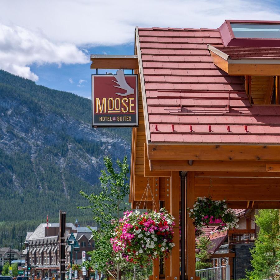 Moose Hotel And Suites Банф Екстериор снимка